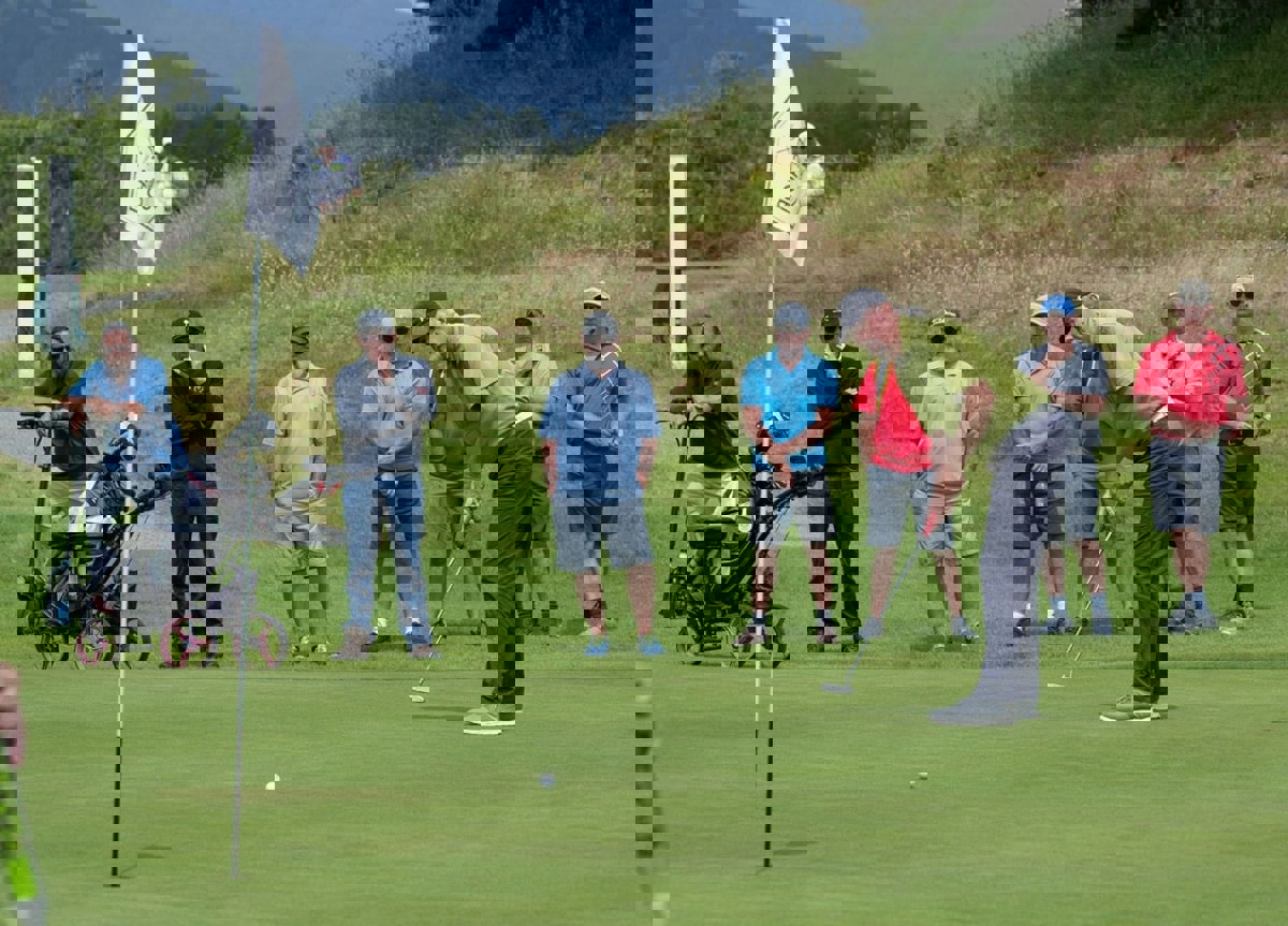 Waikanae 3 / Handicap 2